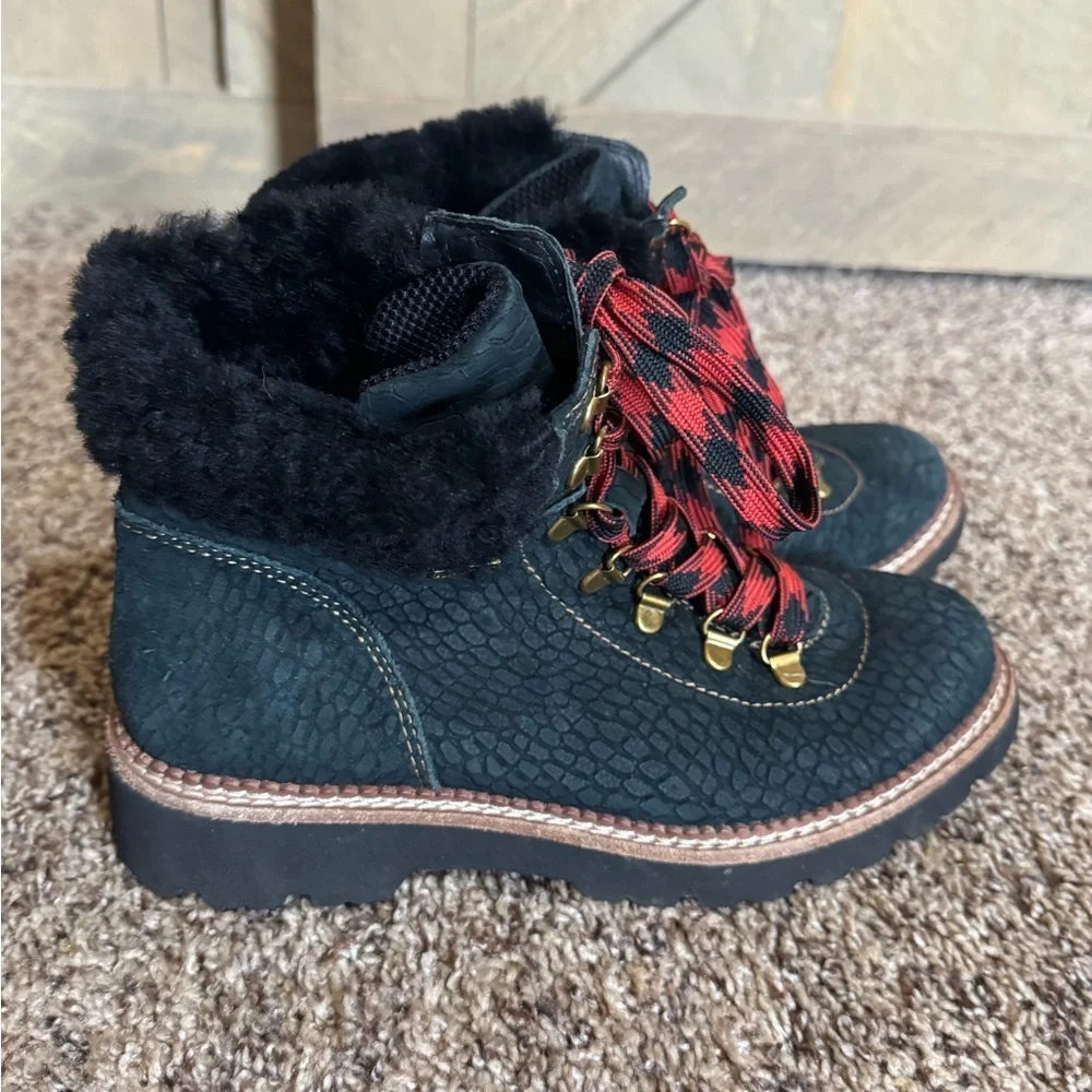 Bionica Danie black suede lace up boots with shearling collar Size 7.5